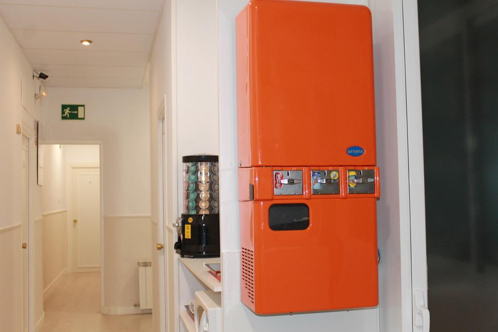 Hostal Abitum Madrid Exteriör bild